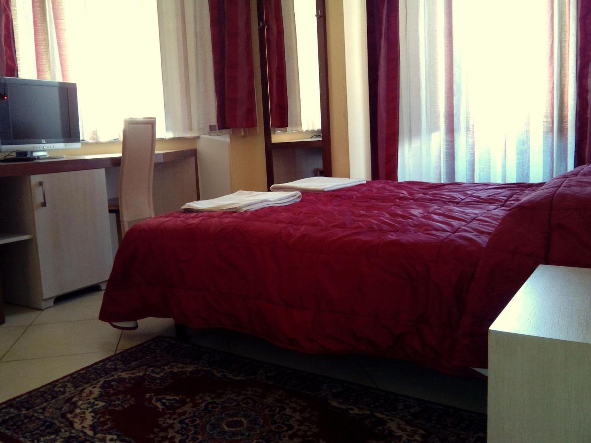 Hotel Conte Ruggero Serra San Bruno Ruang foto