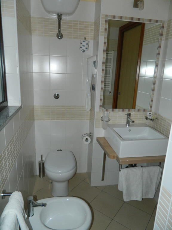 Hotel Conte Ruggero Serra San Bruno Ruang foto