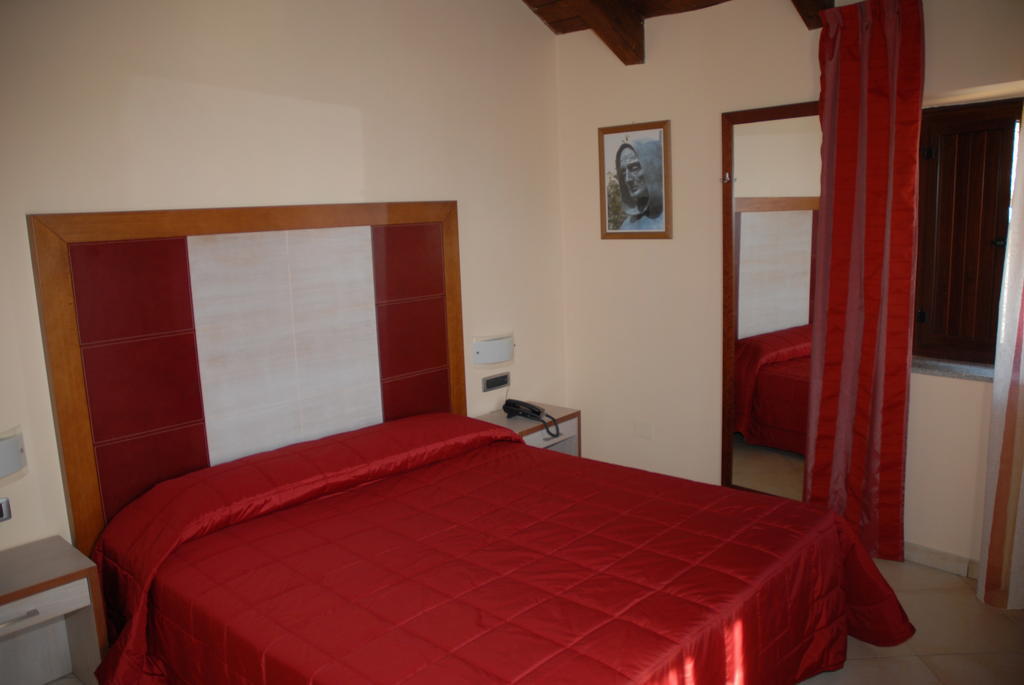 Hotel Conte Ruggero Serra San Bruno Ruang foto