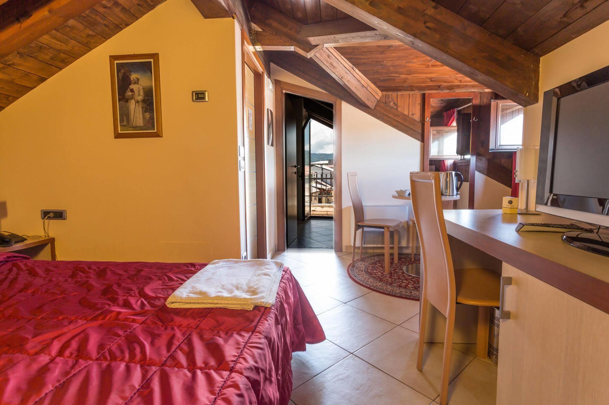 Hotel Conte Ruggero Serra San Bruno Bagian luar foto