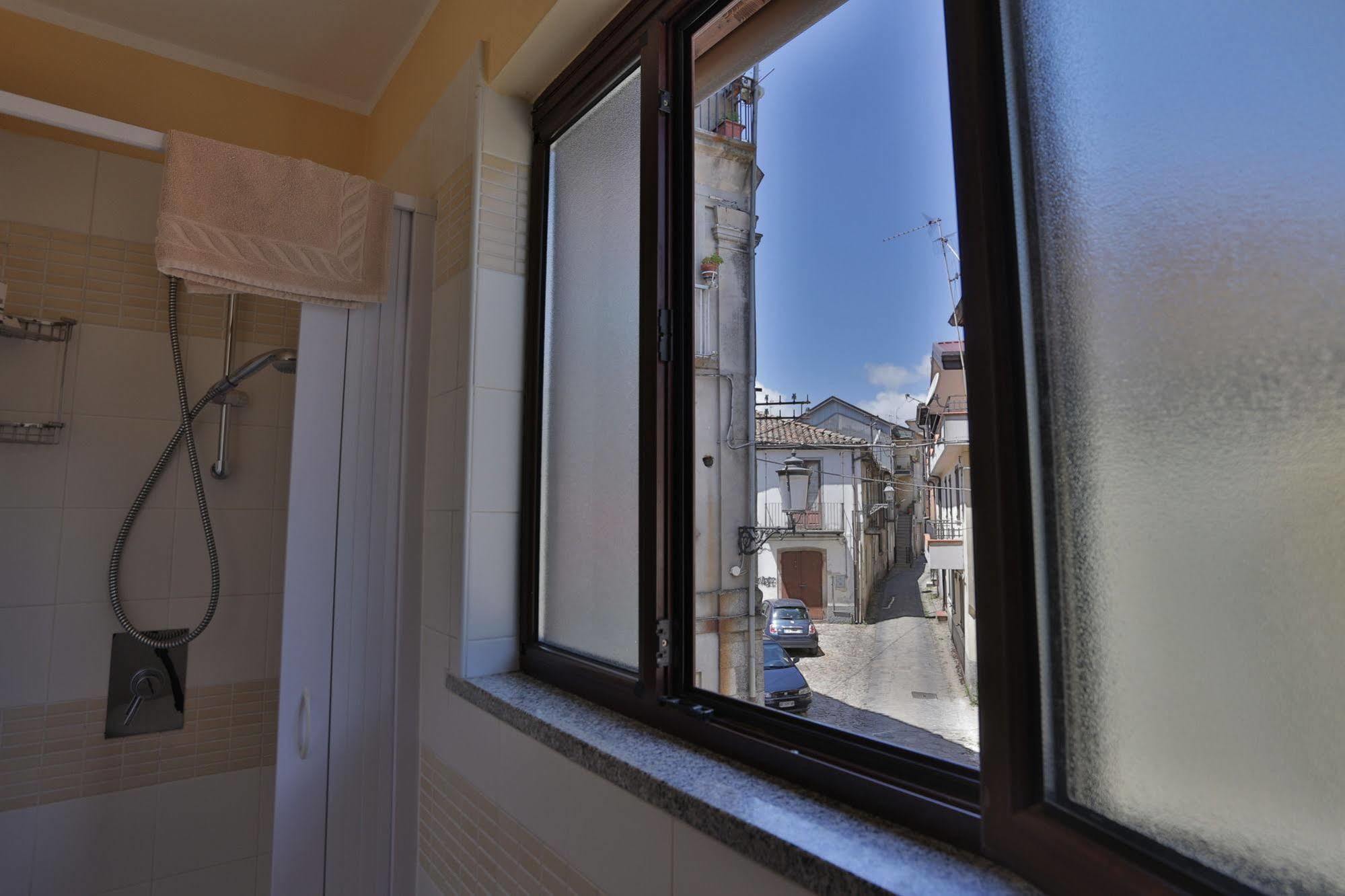 Hotel Conte Ruggero Serra San Bruno Bagian luar foto