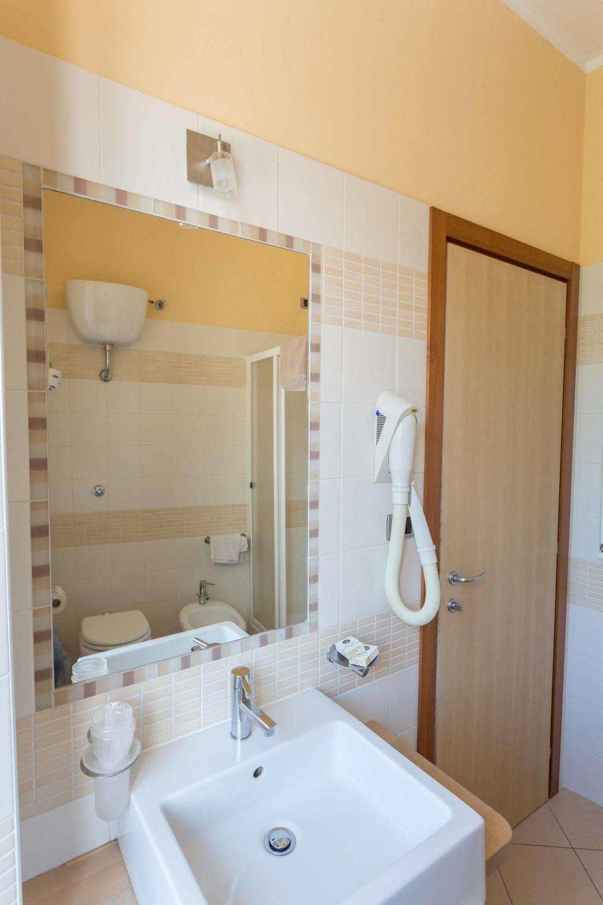 Hotel Conte Ruggero Serra San Bruno Bagian luar foto