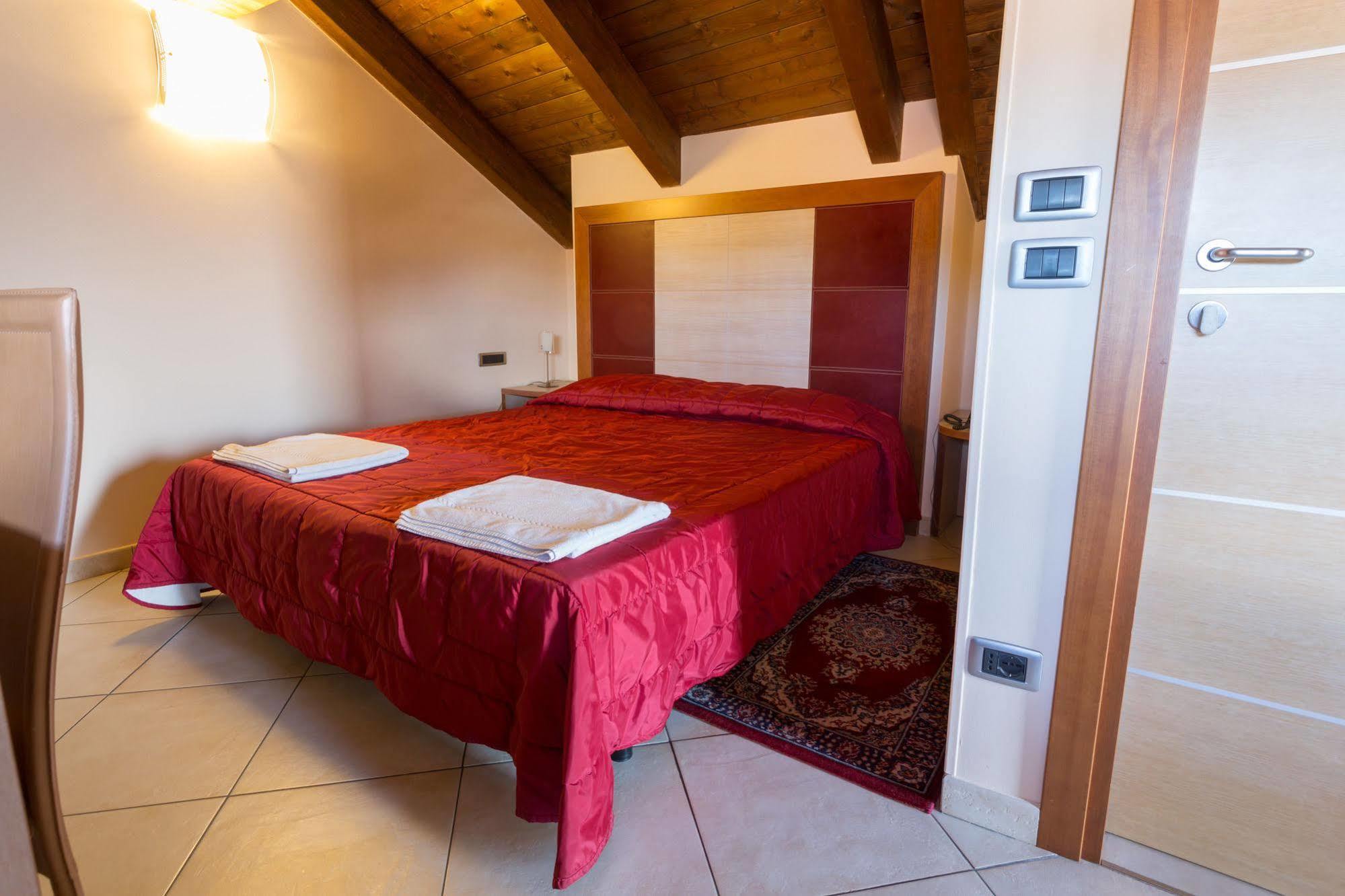 Hotel Conte Ruggero Serra San Bruno Bagian luar foto