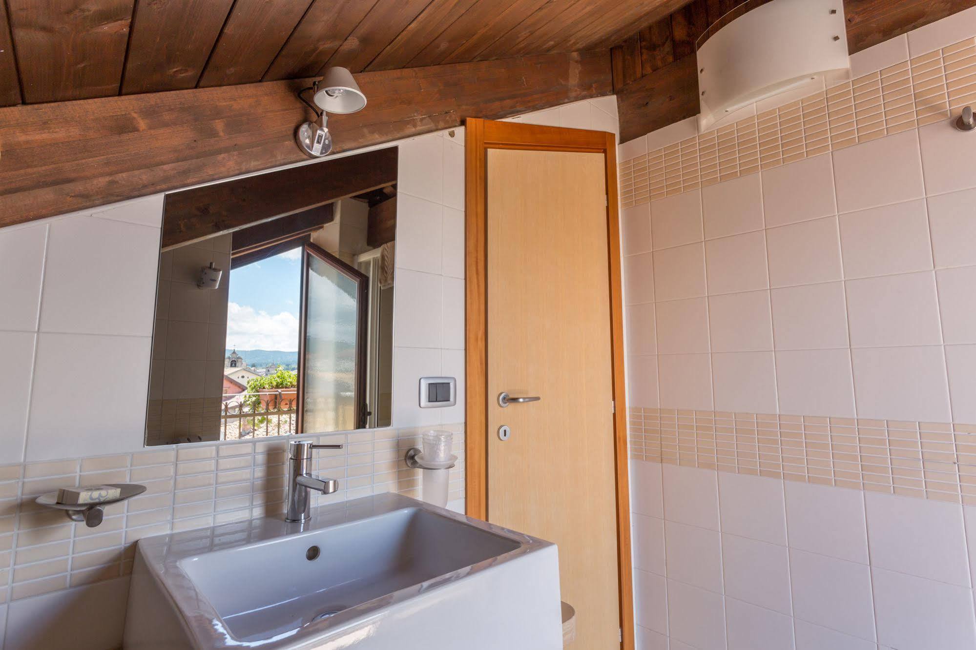 Hotel Conte Ruggero Serra San Bruno Bagian luar foto